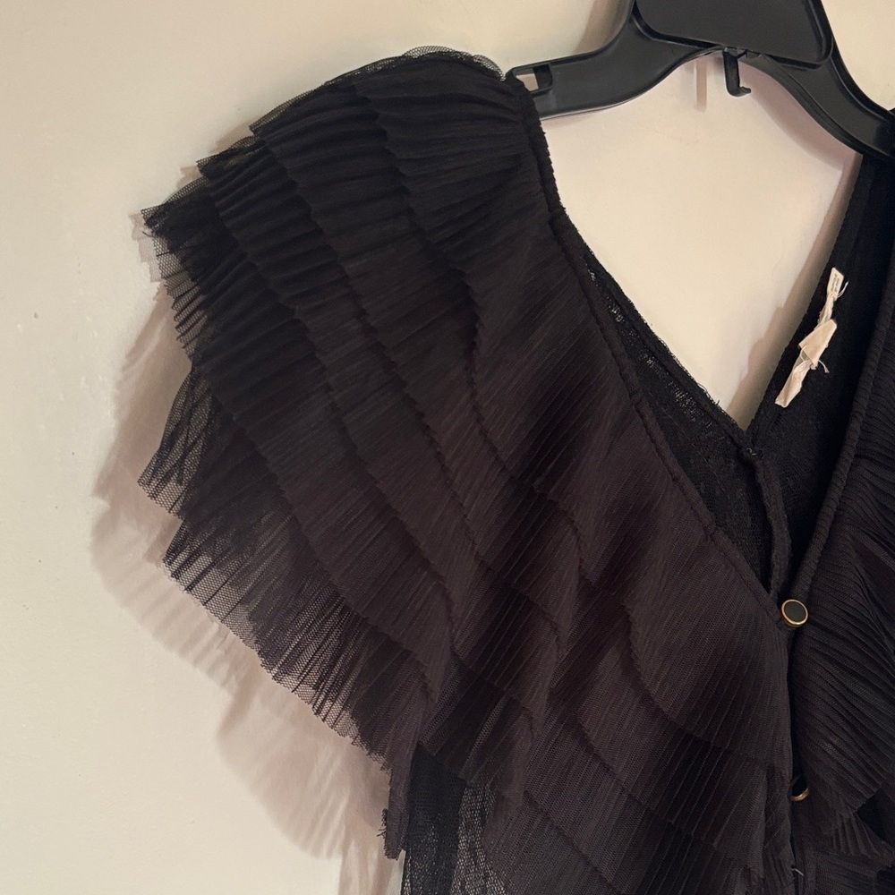 Elegant Black Ruffled Women's Top - Picture 3 of 9